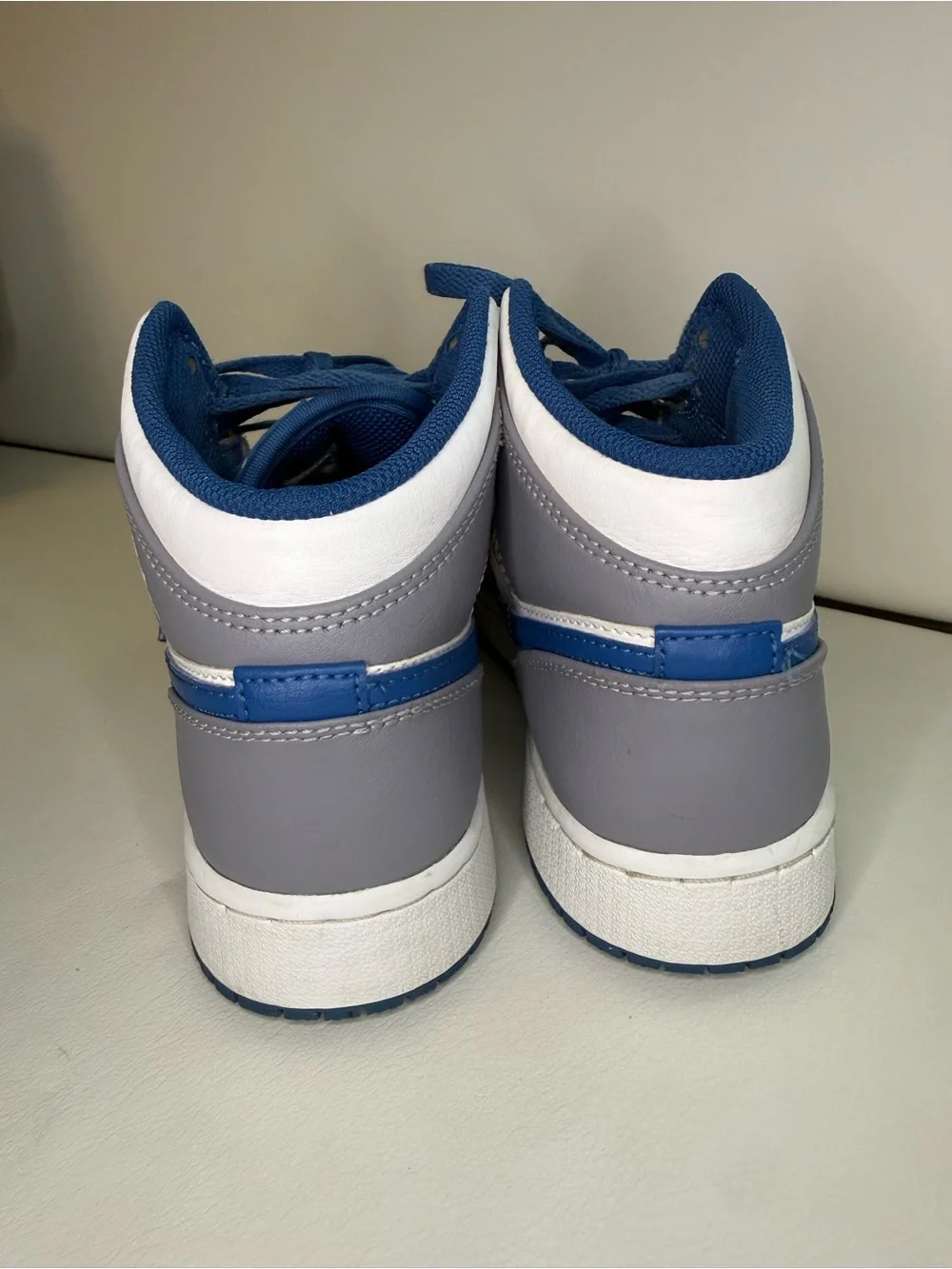Kids’ Nike Air Jordan 1 Mid - White / Gray / Blue